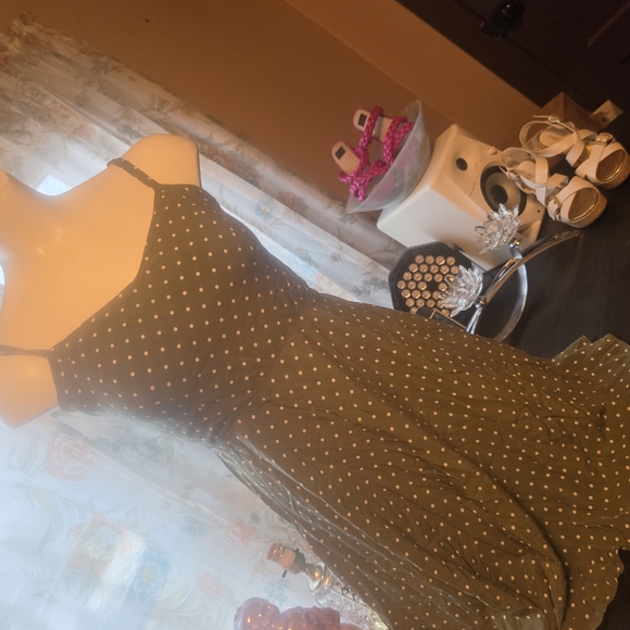 Old Navy Dresses & Skirts - Old Navy Olive Green Polka Dot Strap Dress